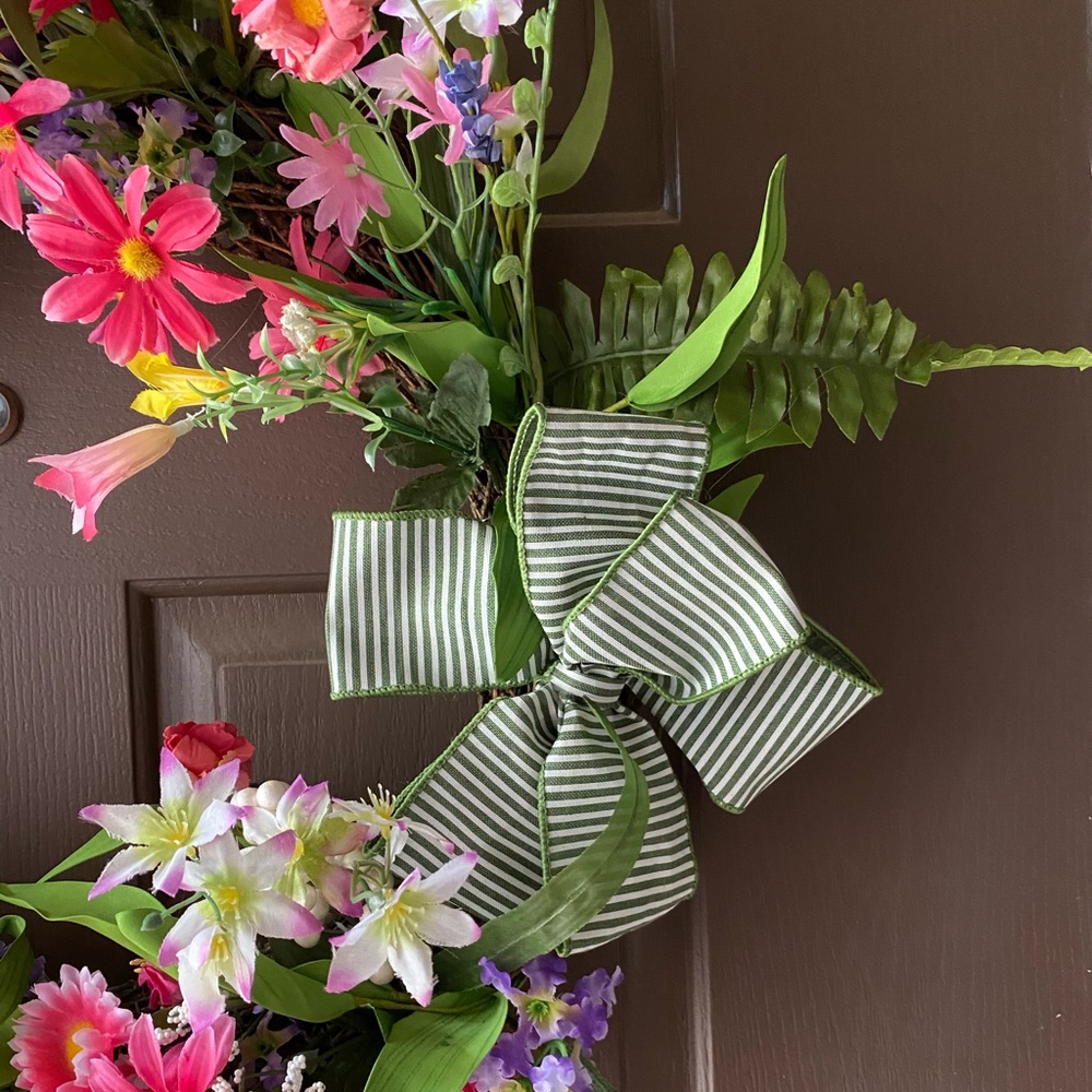 Beautiful Spring Wreath - Picture 2 of 2